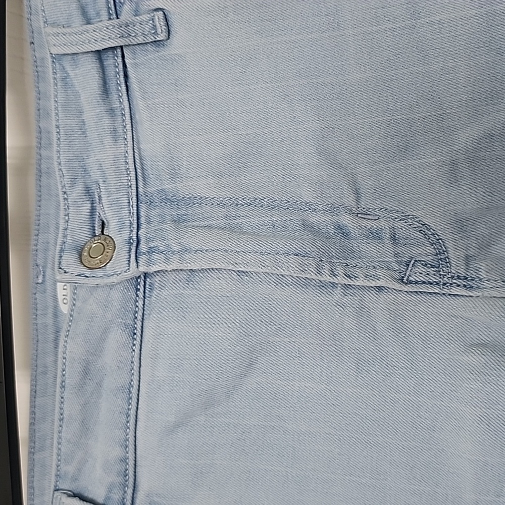 SIZE 16 OLD NAVY WOMAN'S DENIM SHORTS - Picture 2 of 9